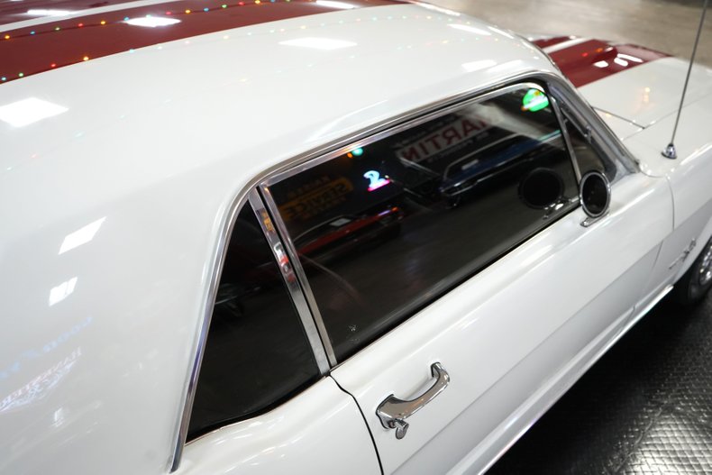 Ford-Mustang-1965-White-Red-31