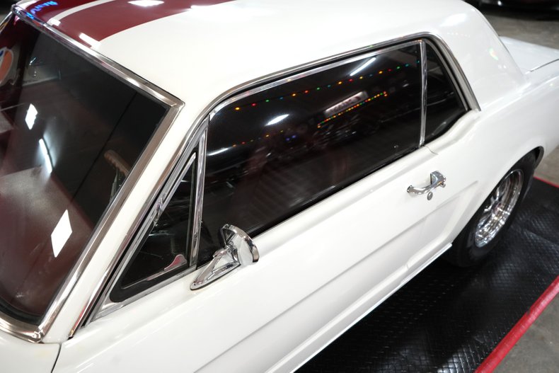 Ford-Mustang-1965-White-Red-32
