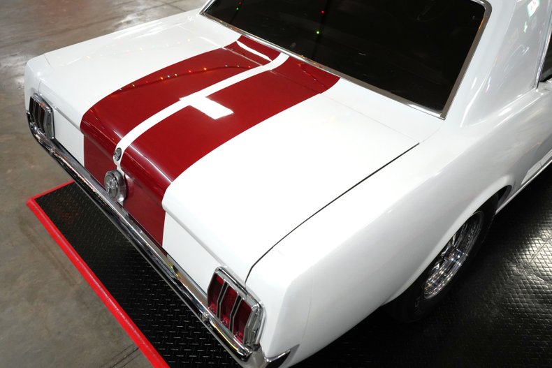 Ford-Mustang-1965-White-Red-36