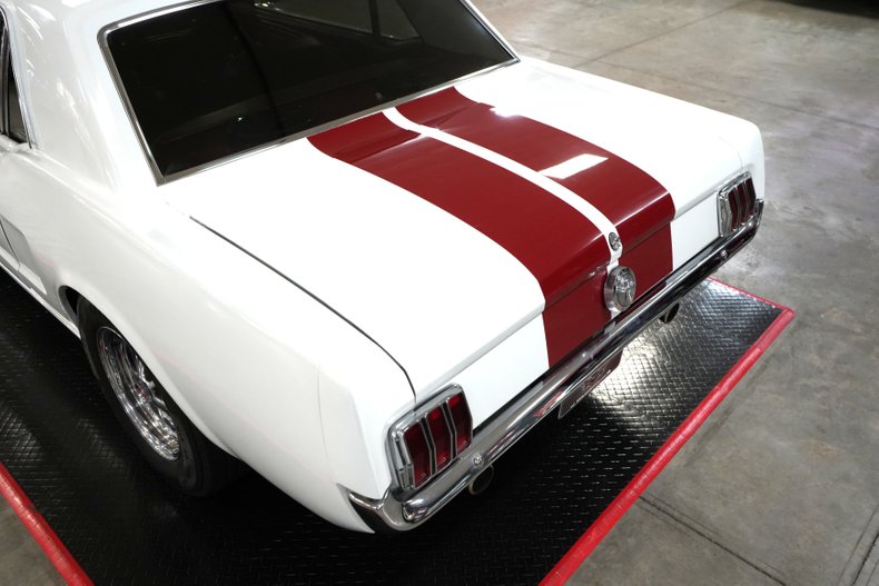 Ford-Mustang-1965-White-Red-37