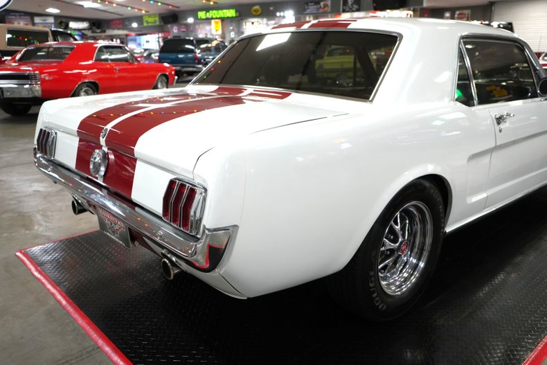Ford-Mustang-1965-White-Red-38