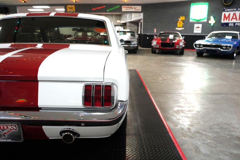 Ford-Mustang-1965-White-Red-39