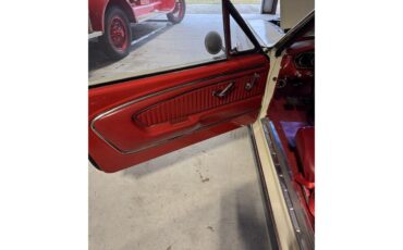 Ford-Mustang-1965-White-Red-4