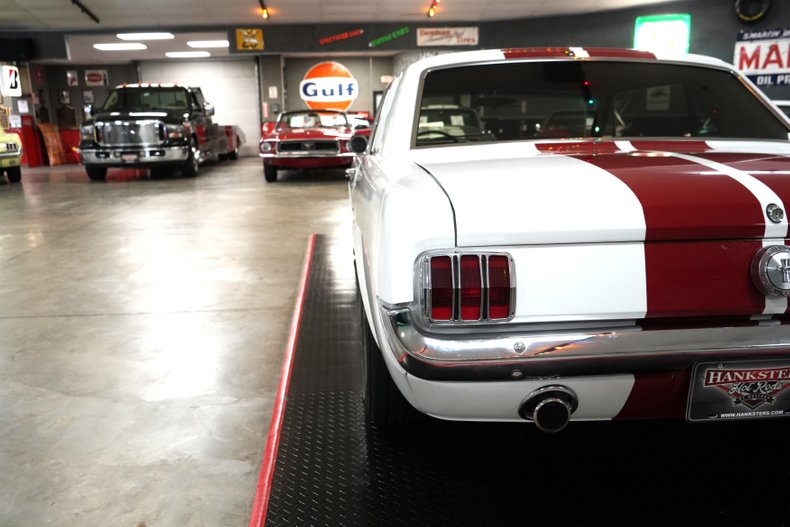 Ford-Mustang-1965-White-Red-40