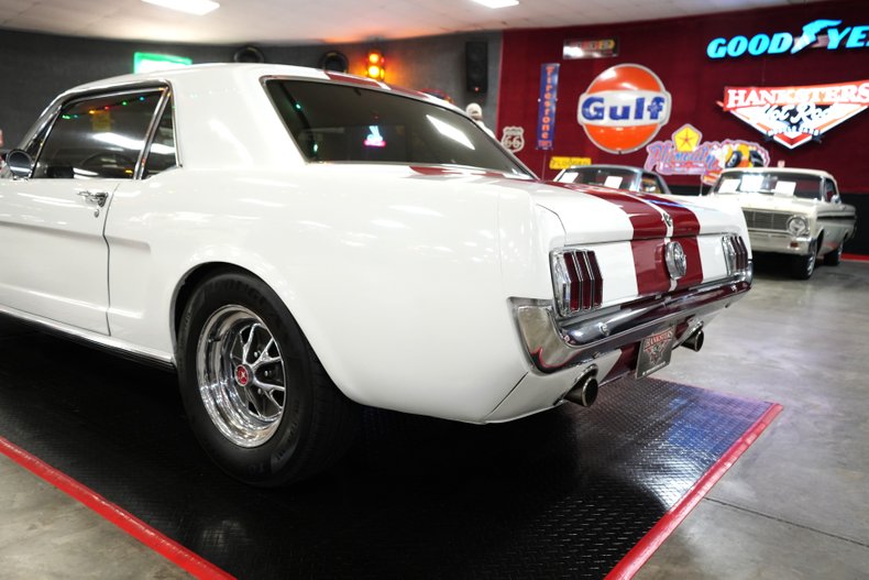 Ford-Mustang-1965-White-Red-41