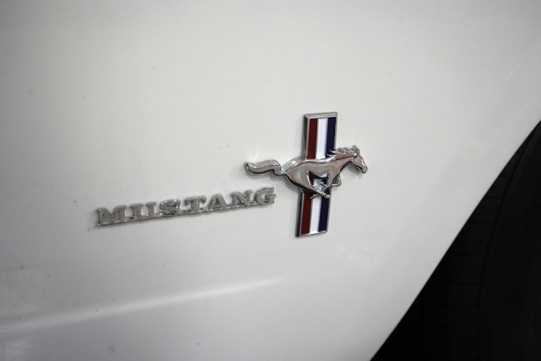 Ford-Mustang-1965-White-Red-43