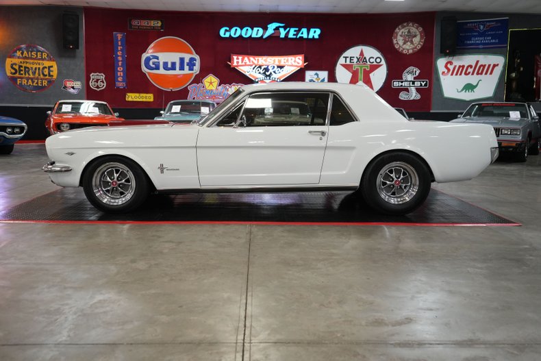 Ford-Mustang-1965-White-Red-48