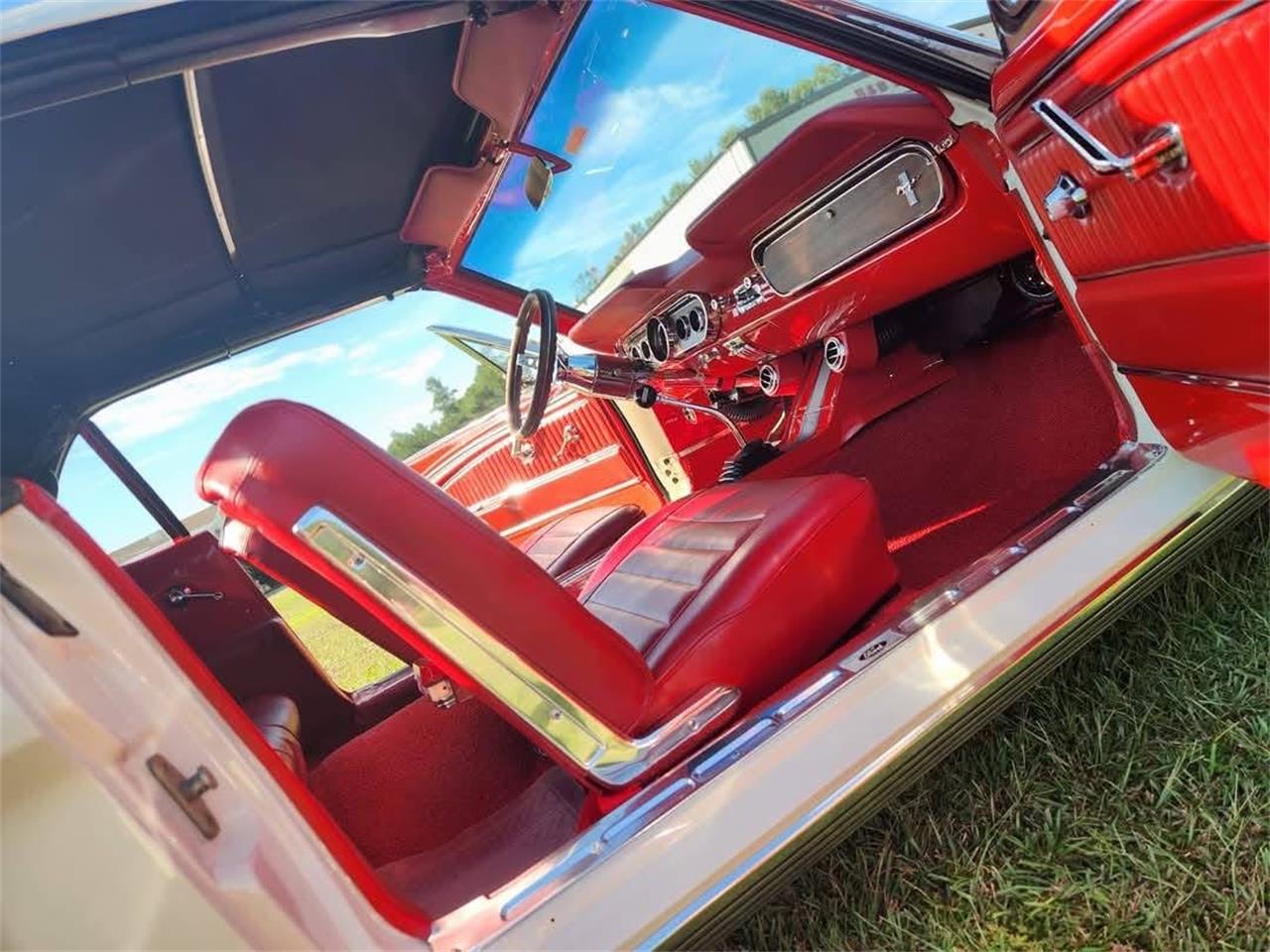 Ford-Mustang-1965-White-Red-5