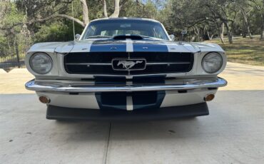Ford-Mustang-1965-Wimbledon-White-Ford-Dark-Blue-19