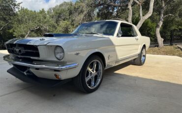 Ford-Mustang-1965-Wimbledon-White-Ford-Dark-Blue