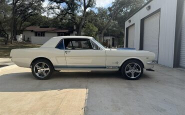 Ford-Mustang-1965-Wimbledon-White-Ford-Dark-Blue-4