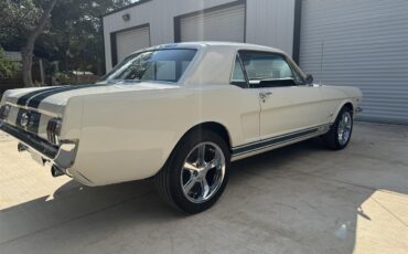 Ford-Mustang-1965-Wimbledon-White-Ford-Dark-Blue-5