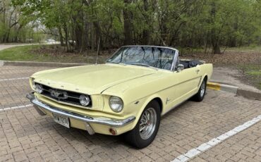 Ford-Mustang-1965-Yellow-Black-12