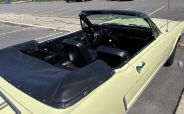 Ford-Mustang-1965-Yellow-Black-15