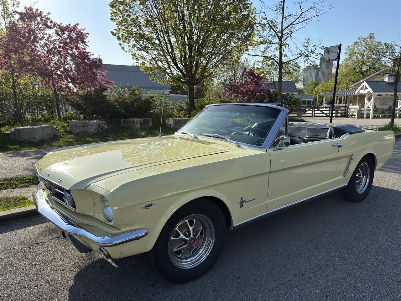 Ford-Mustang-1965-Yellow-Black-9
