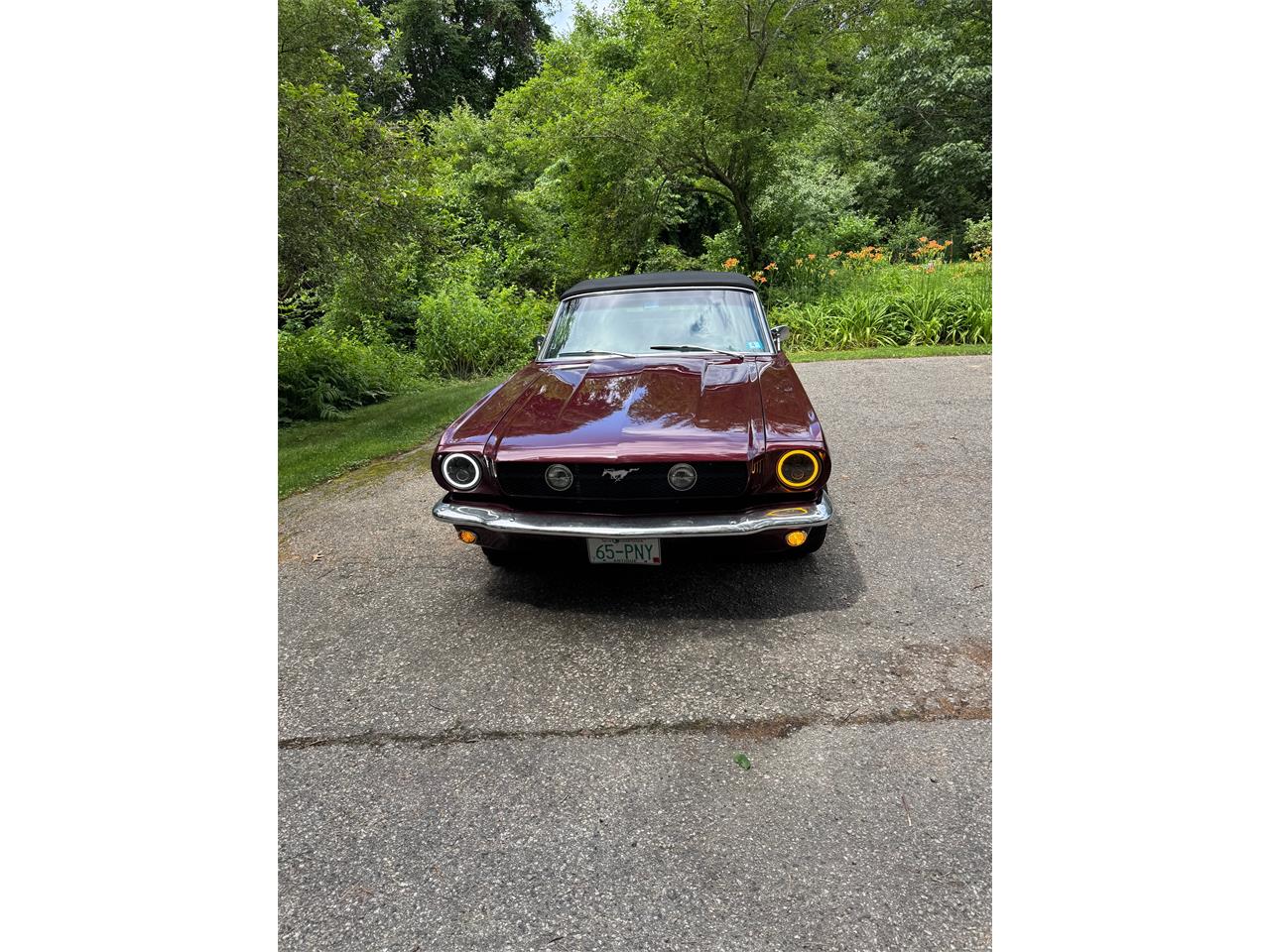 Ford-Mustang-1965-maroon-Grey-2