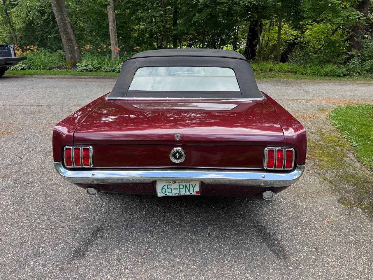 Ford-Mustang-1965-maroon-Grey-4