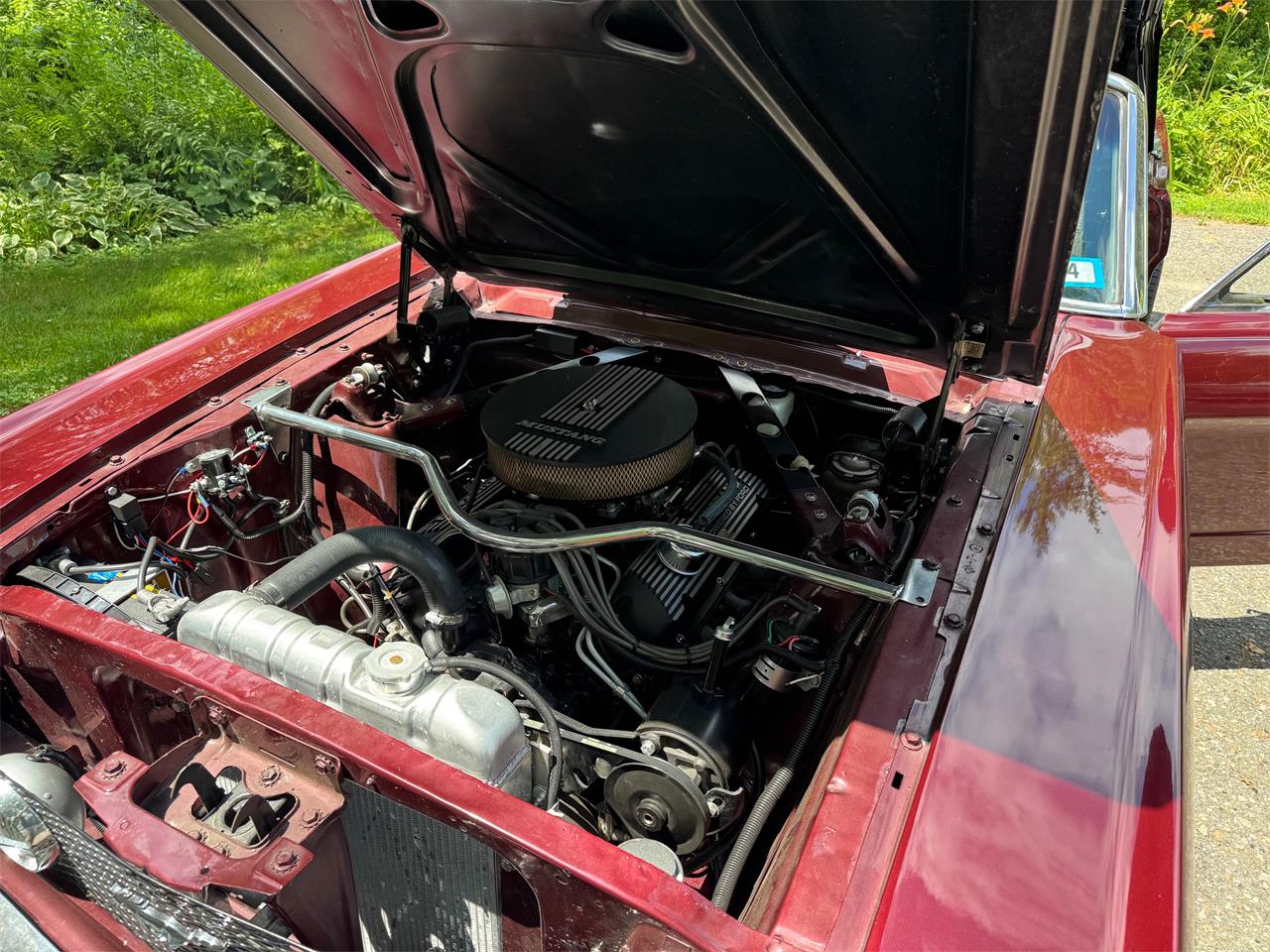 Ford-Mustang-1965-maroon-Grey-9