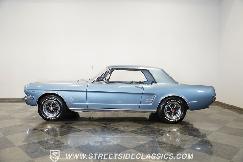 Ford-Mustang-1966-1
