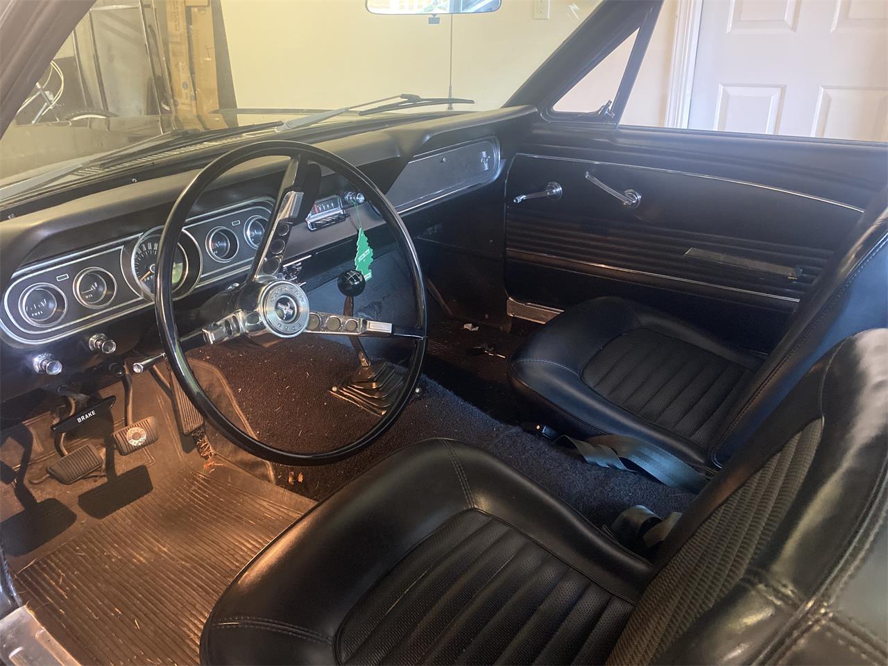 Ford-Mustang-1966-Black-Black-2