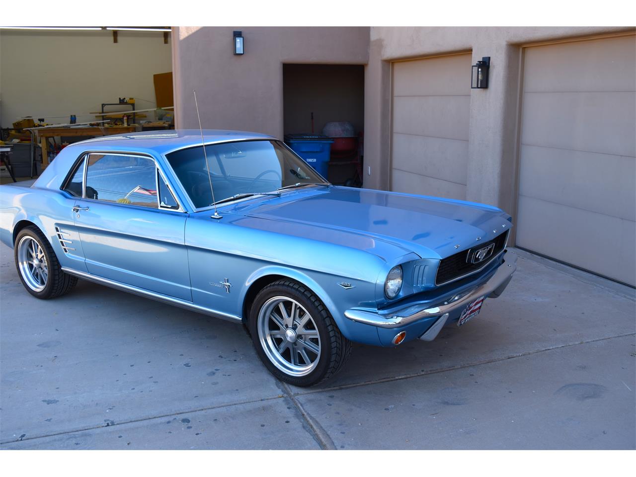 Ford-Mustang-1966-Blue-Black-2