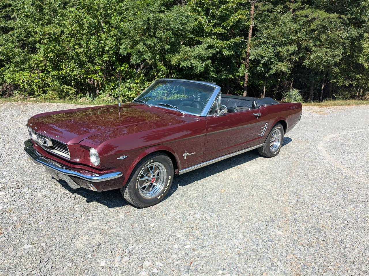 Ford-Mustang-1966-Burgundy-Black-1