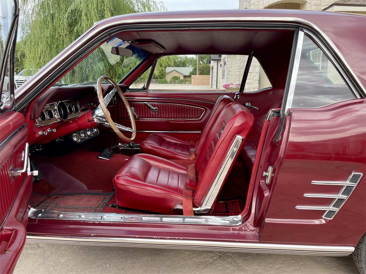 Ford-Mustang-1966-Burgundy-Burgundy-13