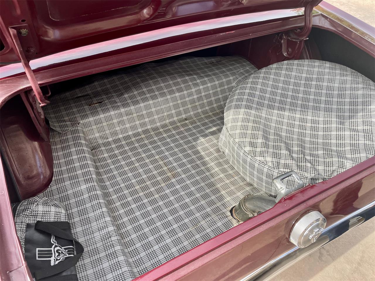 Ford-Mustang-1966-Burgundy-Burgundy-14