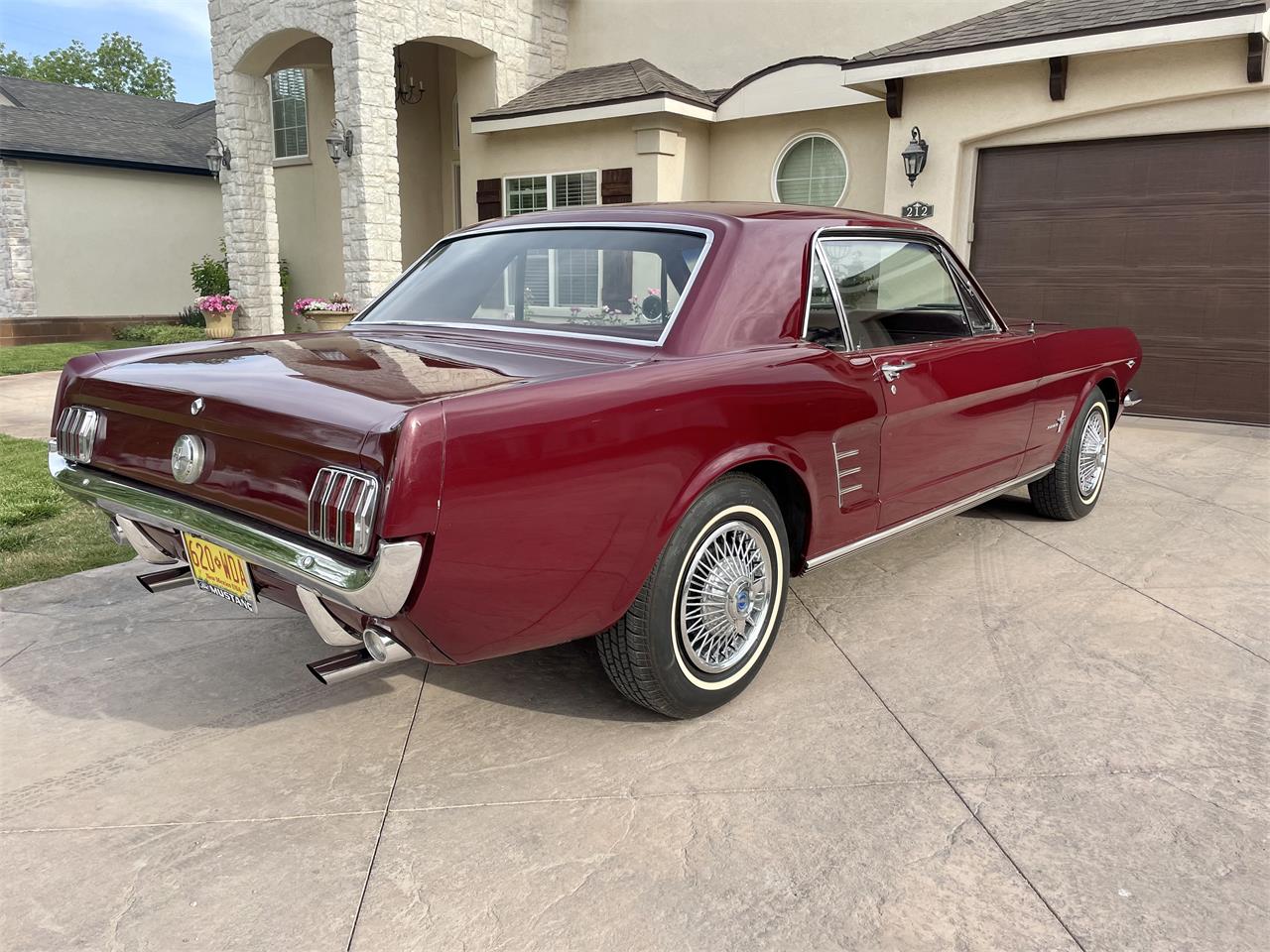Ford-Mustang-1966-Burgundy-Burgundy-2