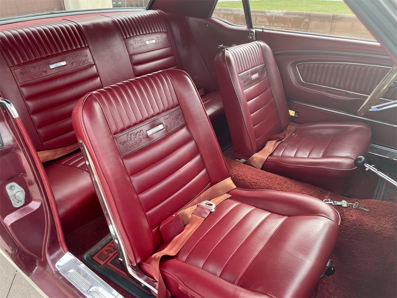 Ford-Mustang-1966-Burgundy-Burgundy-25