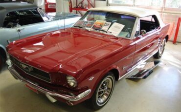 Ford-Mustang-1966-Candy-Apple-Red-Black-1