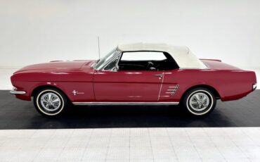 Ford-Mustang-1966-Candy-Apple-Red-Black-11