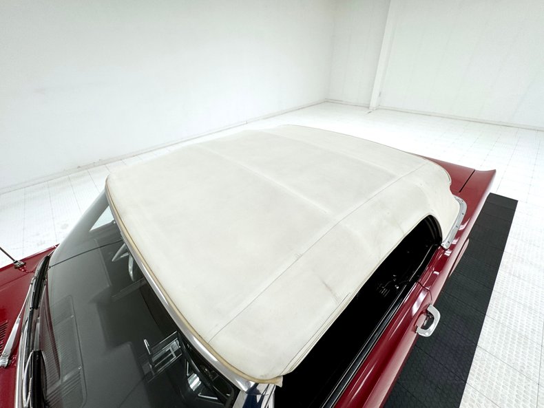Ford-Mustang-1966-Candy-Apple-Red-Black-13