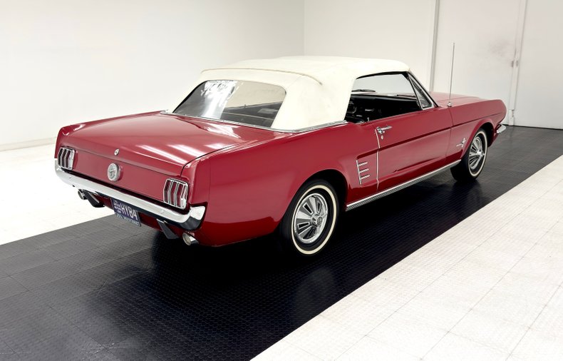 Ford-Mustang-1966-Candy-Apple-Red-Black-16