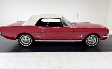 Ford-Mustang-1966-Candy-Apple-Red-Black-17