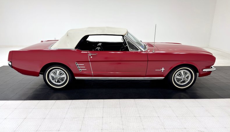 Ford-Mustang-1966-Candy-Apple-Red-Black-17