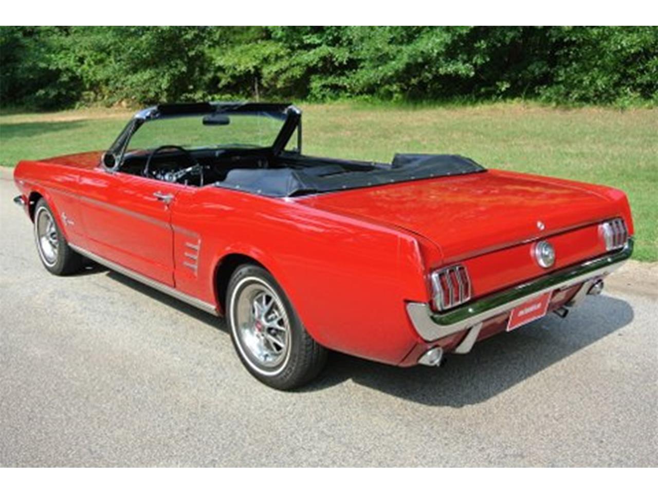 Ford-Mustang-1966-Candy-Apple-Red-Black-17