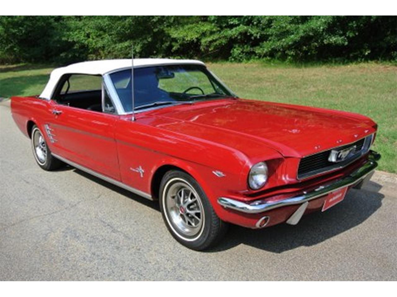 Ford-Mustang-1966-Candy-Apple-Red-Black-19