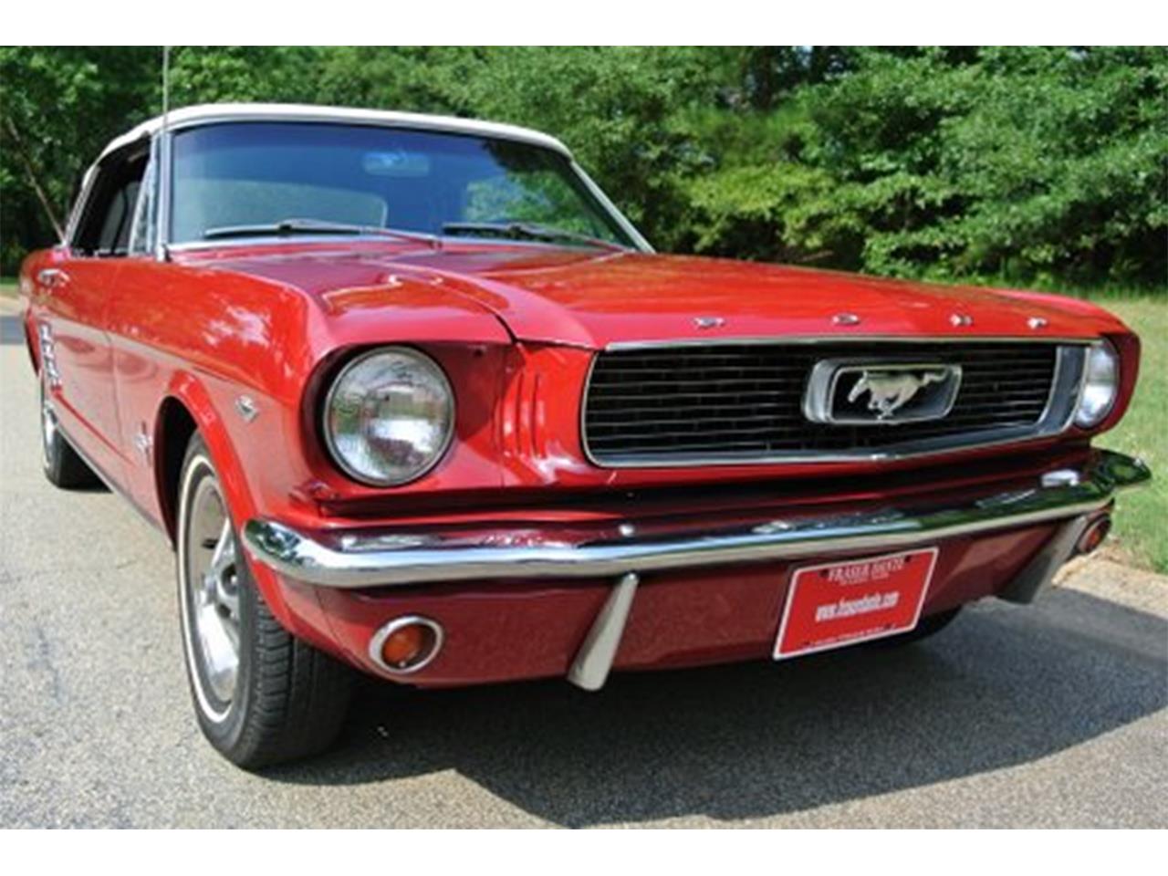 Ford-Mustang-1966-Candy-Apple-Red-Black-21