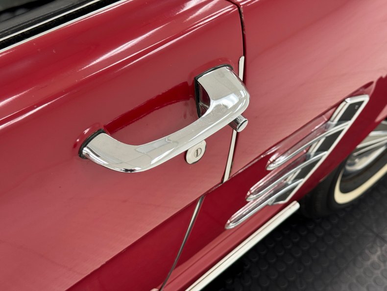 Ford-Mustang-1966-Candy-Apple-Red-Black-22