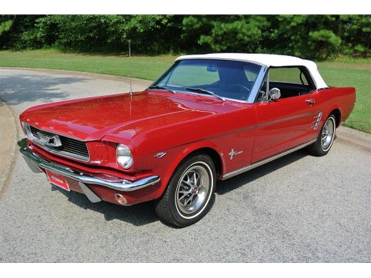 Ford-Mustang-1966-Candy-Apple-Red-Black-22