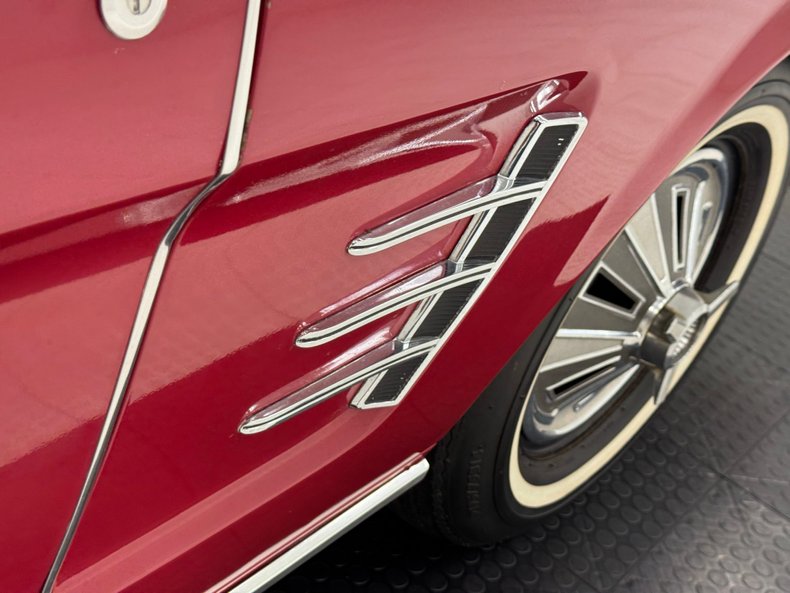 Ford-Mustang-1966-Candy-Apple-Red-Black-23