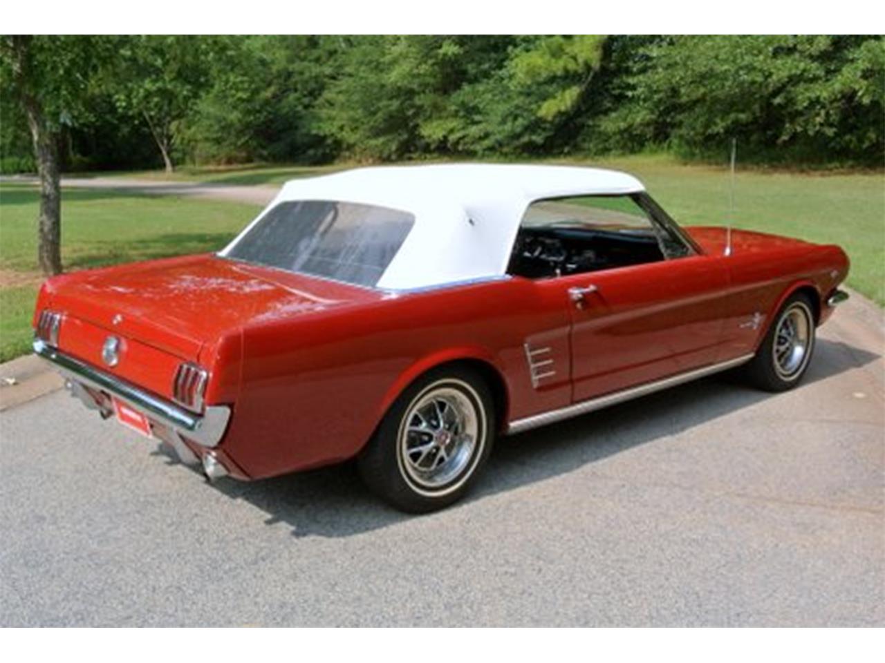 Ford-Mustang-1966-Candy-Apple-Red-Black-23