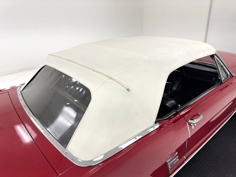 Ford-Mustang-1966-Candy-Apple-Red-Black-25