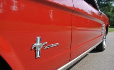 Ford-Mustang-1966-Candy-Apple-Red-Black-25