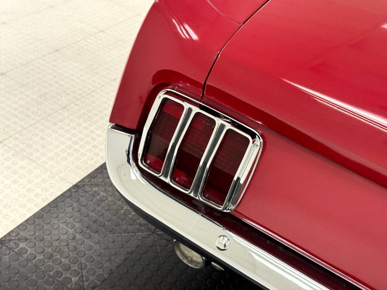Ford-Mustang-1966-Candy-Apple-Red-Black-26