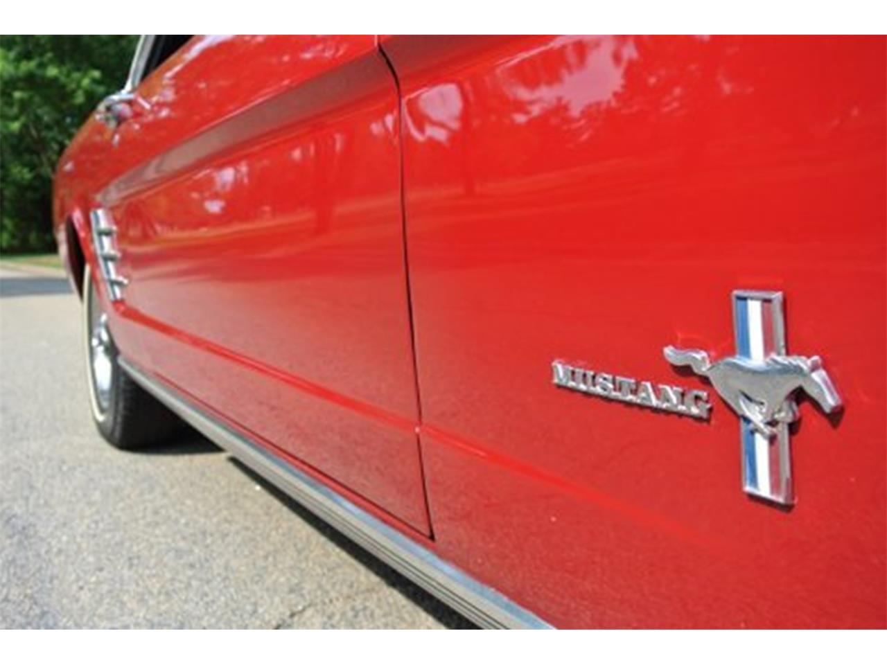 Ford-Mustang-1966-Candy-Apple-Red-Black-26