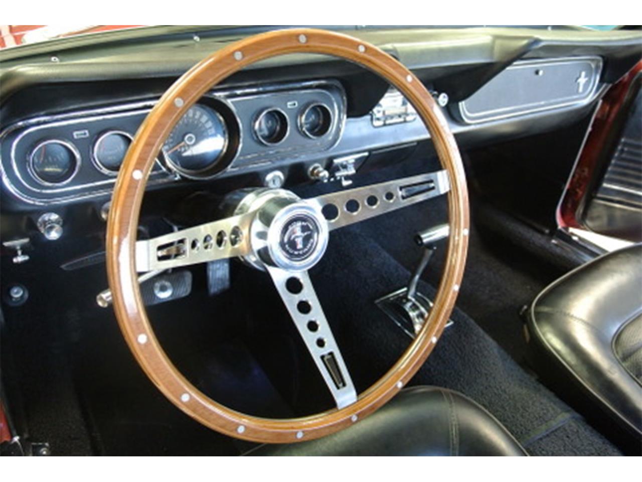 Ford-Mustang-1966-Candy-Apple-Red-Black-27