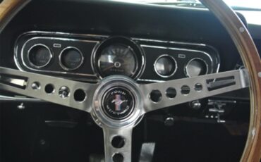 Ford-Mustang-1966-Candy-Apple-Red-Black-29