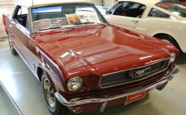 Ford-Mustang-1966-Candy-Apple-Red-Black-3